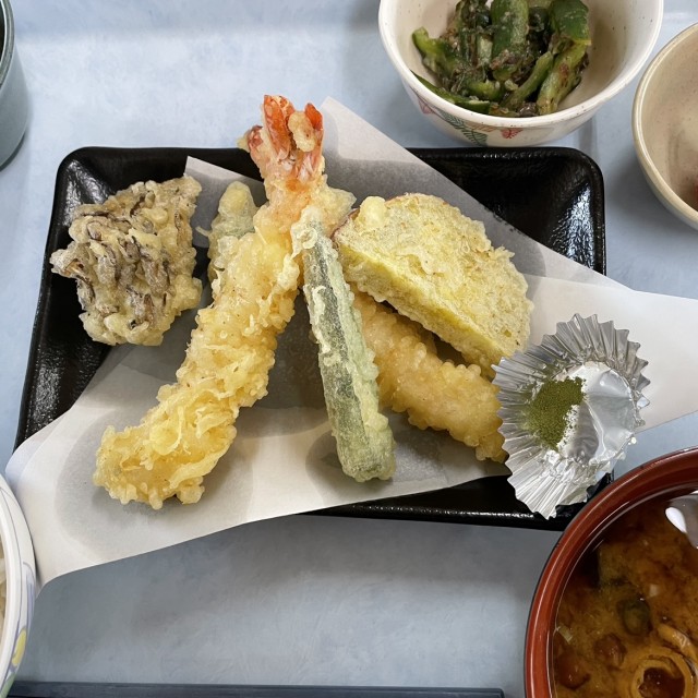 今日のお昼ご飯は天ぷらでした