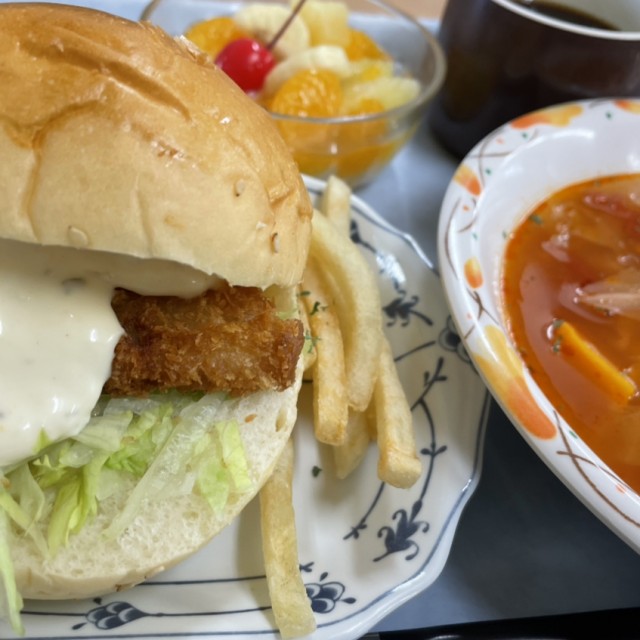 フィッシュバーガー　ミネストローネ