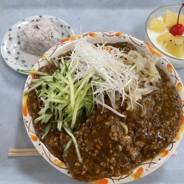 ジャージャー麺　杏仁豆腐