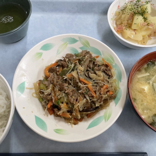 椎ノ木荘の夕食：世界を旅する味わい