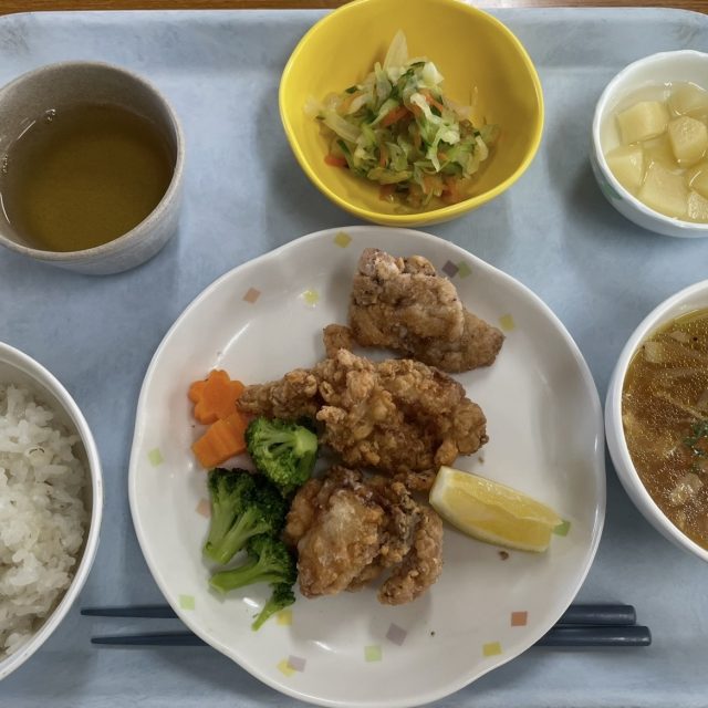 桜の季節、心弾む「鶏の唐揚げ」ランチ