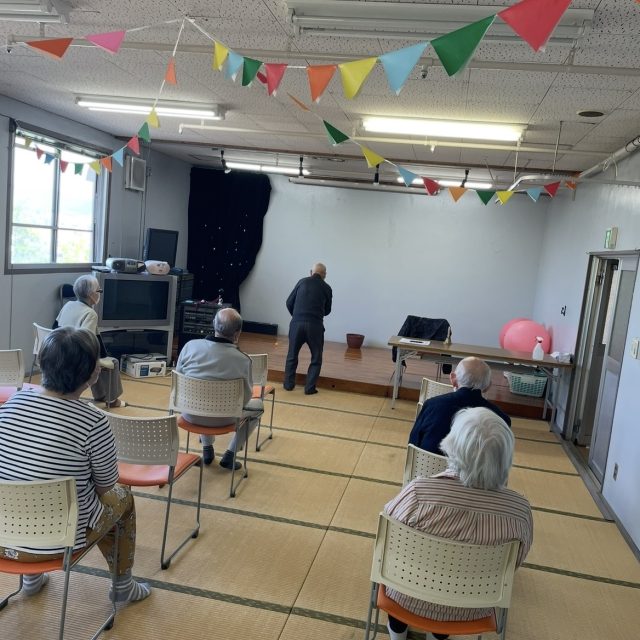 起立着席運動とピンポン球入れ