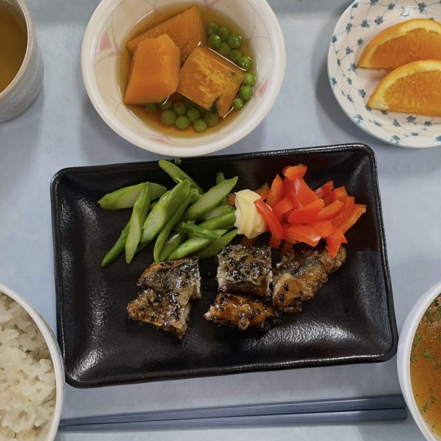 本日の昼食は、サワラのから揚げ南部だれがメインメニューでした。