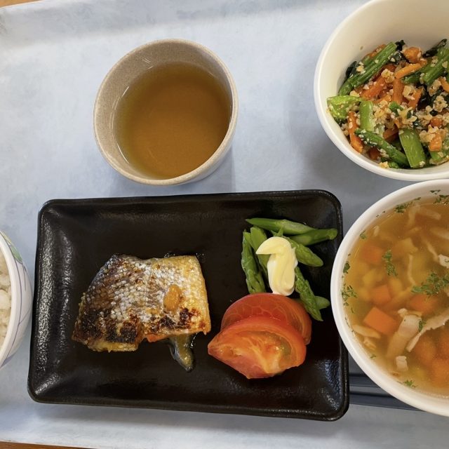 鮭の西京焼きと具だくさんスープ