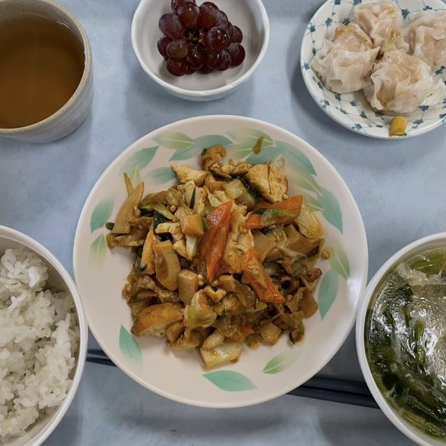 家常豆腐 海老シュウマイ 中華スープ ぶどう