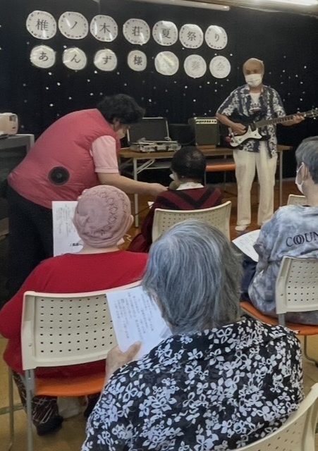 あんず様の演奏で笑顔あふれる夏祭り&誕生会