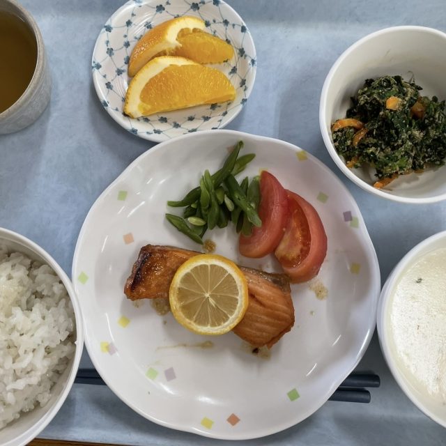 今日のお昼ごはんから、椎ノ木荘の暮らしをご紹介します。